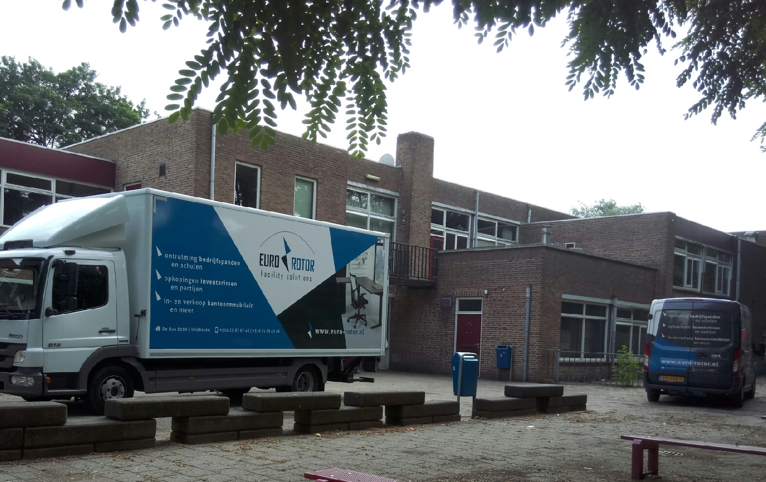 Christiaan huygens college Eindhoven  compleet leeg ruimen van 3 locaties